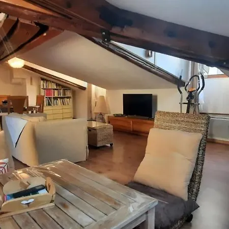 Cosy And Calm In Heart With Free And Large Parking Q-park Chavant Apartmán