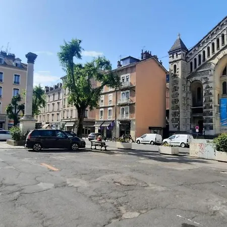 Cosy And Calm In Heart With Free And Large Parking Q-park Chavant